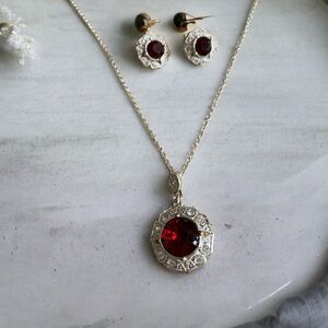 Vintage Avon Collette necklace and pierced earrings.